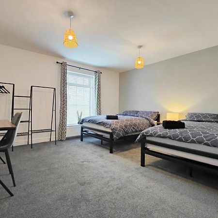 Stott House - Bright Spacious Townhouse 15 Minutes To Central Manchester With Free Parking Villa Luaran gambar