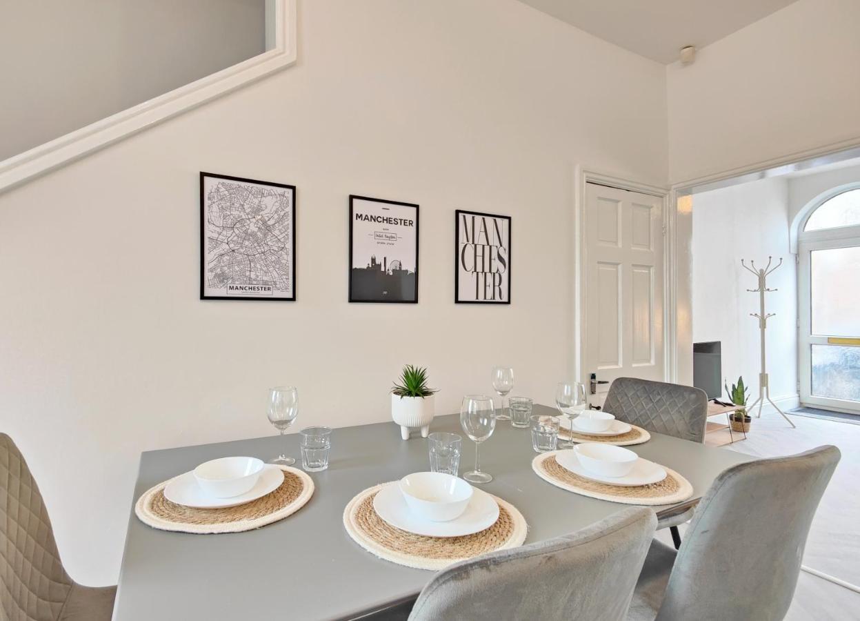 Stott House - Bright Spacious Townhouse 15 Minutes To Central Manchester With Free Parking Villa Luaran gambar