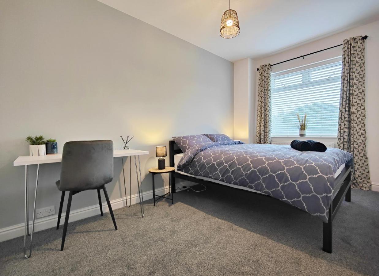Stott House - Bright Spacious Townhouse 15 Minutes To Central Manchester With Free Parking Villa Luaran gambar