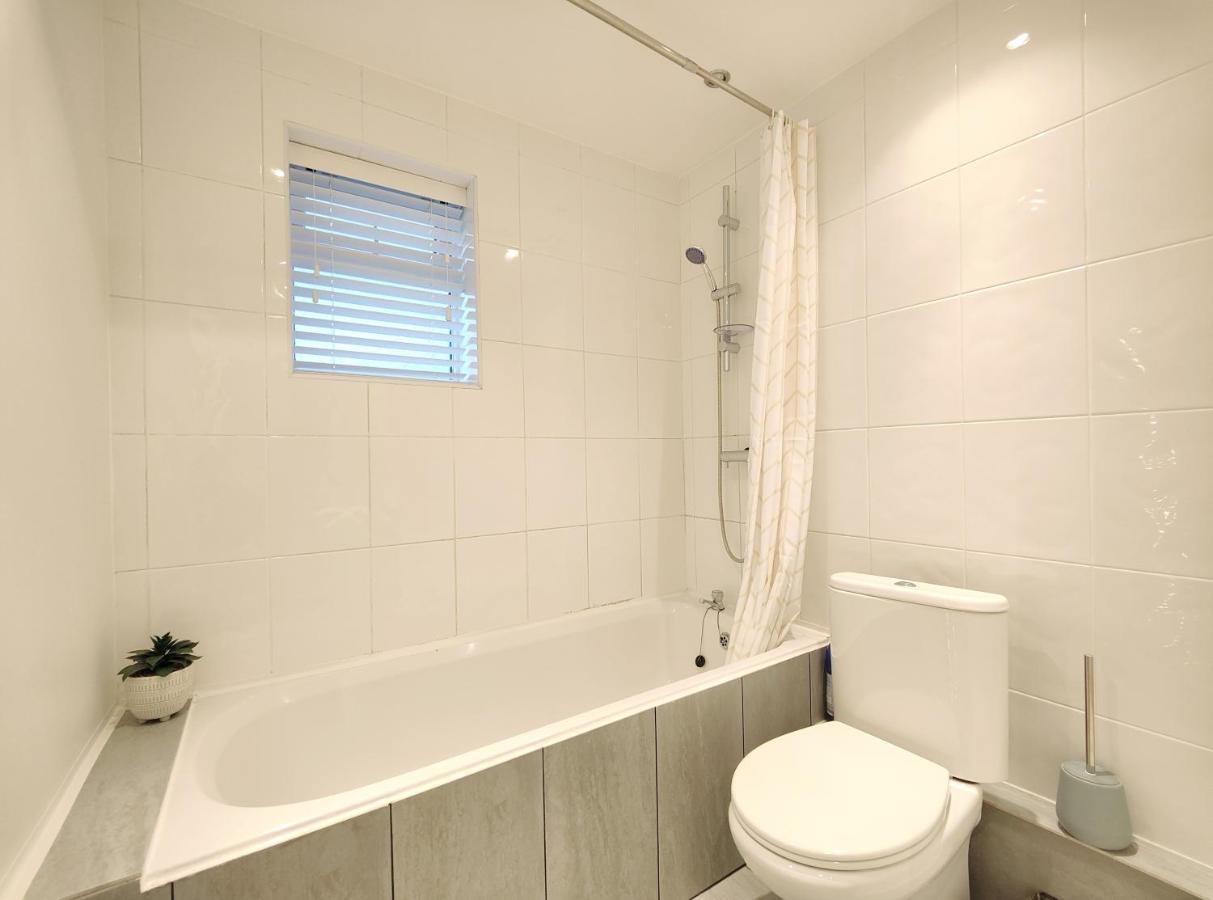 Stott House - Bright Spacious Townhouse 15 Minutes To Central Manchester With Free Parking Villa Luaran gambar